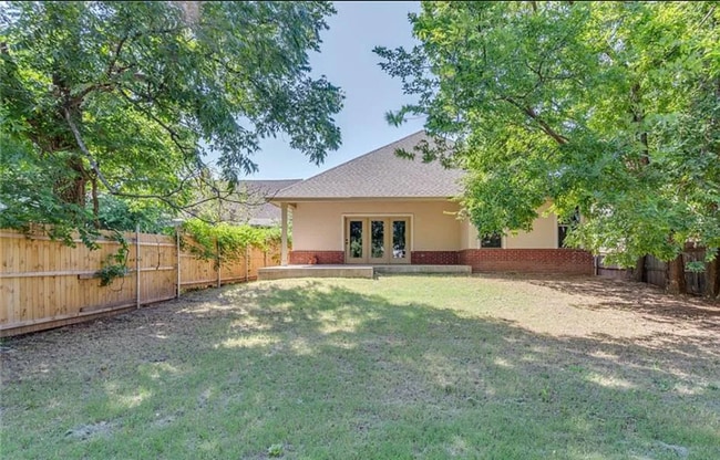 Building Photo - Spacious 3 Bedroom 2.5 Bath Home Near Okla...