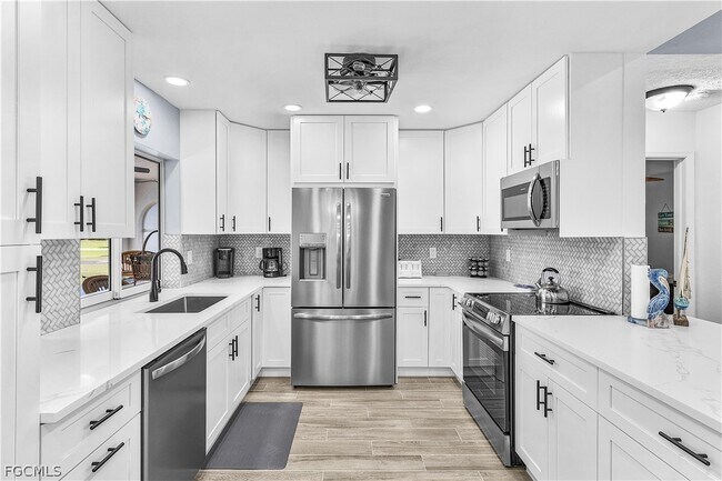 Building Photo - 428 SW 37th St