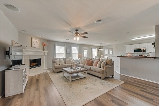 Building Photo - 9805 Tanglebrush Dr