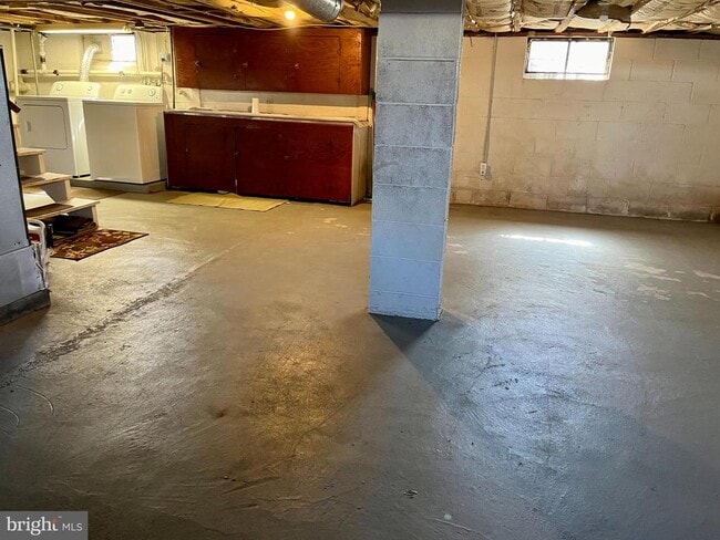 Building Photo - 9 NE 7th St