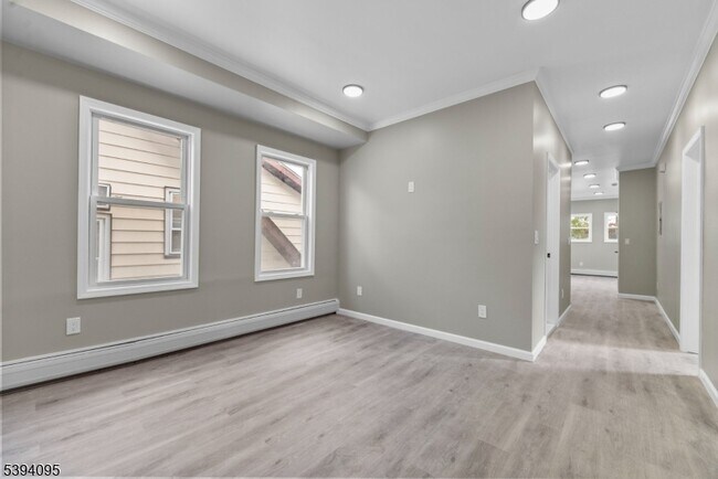 Building Photo - 1033 E 23rd St