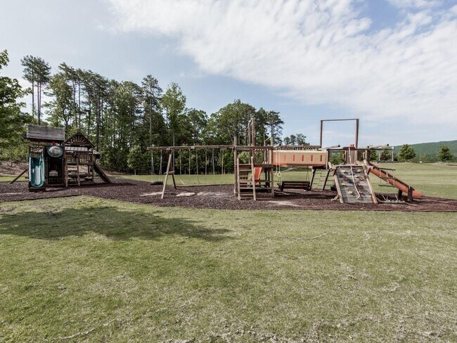 Building Photo - 1101 Fairway Oaks