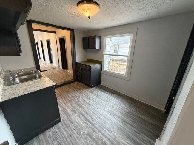 Building Photo - 214 McKinley