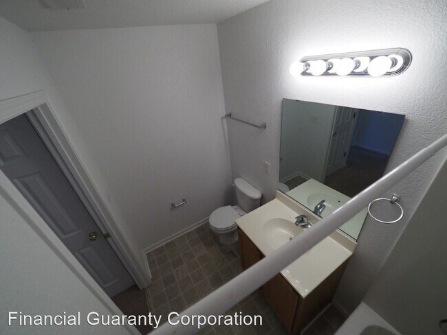 Building Photo - 3 br, 2 bath Apartment - 94 Charleston Court