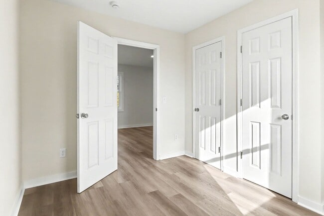 Building Photo - Completely remodeled 3 br 1 bath located in Evergreen NC east commute to Lumberton, Whiteville, E...