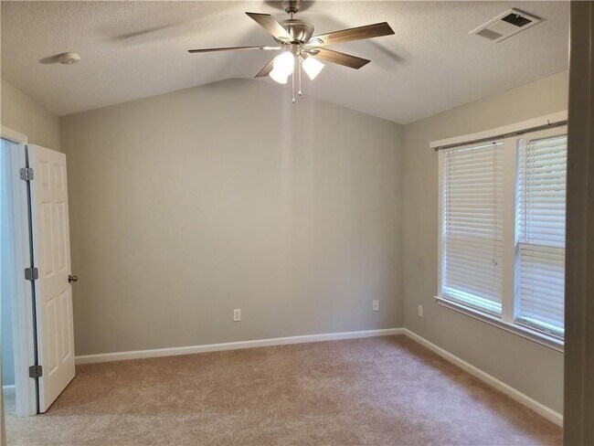 Building Photo - 4133 Howell Park Rd