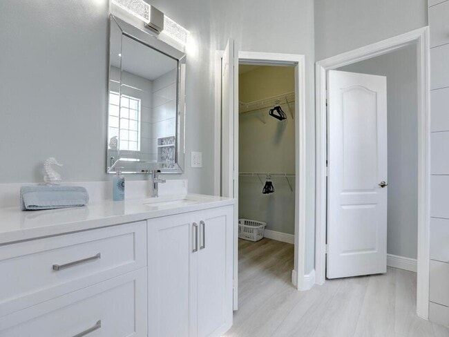 Building Photo - 309 Swallowtail Ln