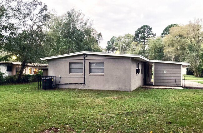 Building Photo - ***HOLIDAY SPECIAL NO RENT FOR DECEMBER*** Charming Home in Established Jacksonville Neighborhood