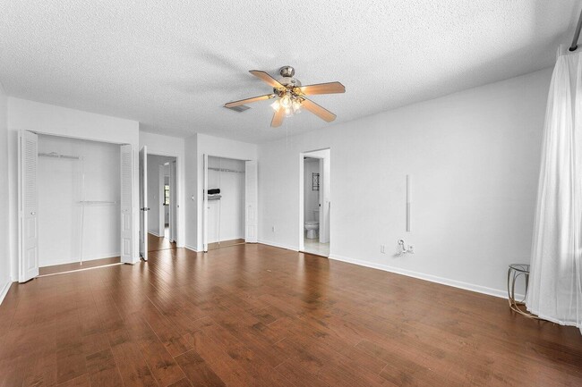 Building Photo - 8566 Casa Del Lago