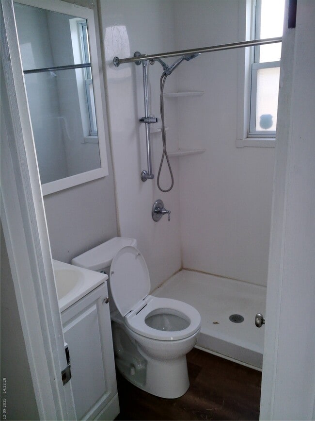 Building Photo - 6118 Vermont Ave