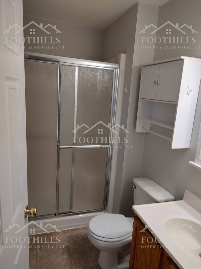 Building Photo - 3-bedroom, 2-bath home located in Pendleton