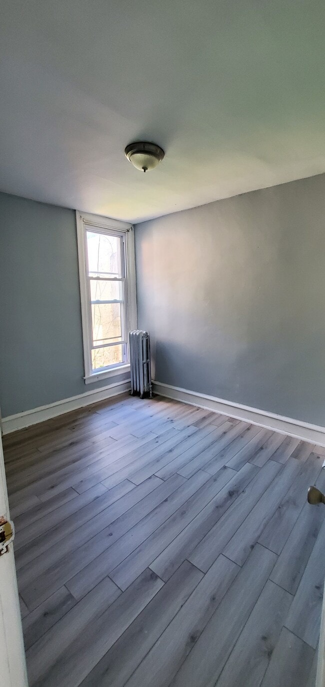 Building Photo - 2157 Eastburn Ave