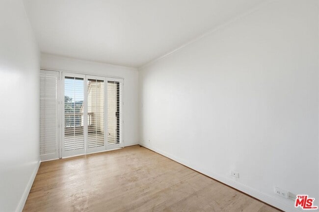 Building Photo - 23926 De Ville Way