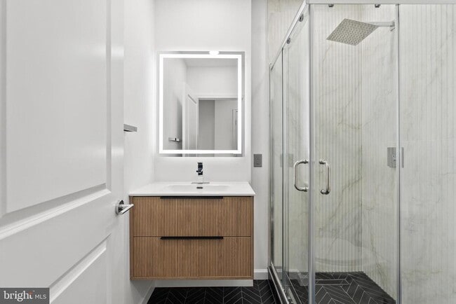 Building Photo - 931 Westminster St NW