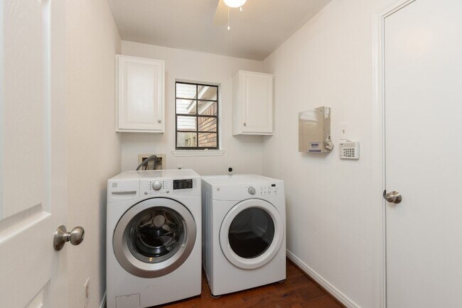 Building Photo - 3223 Golden Willow Dr