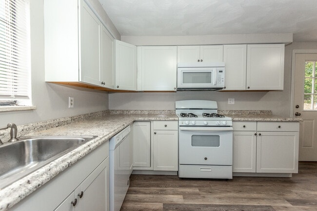 Building Photo - 2533 Sylvania Dr