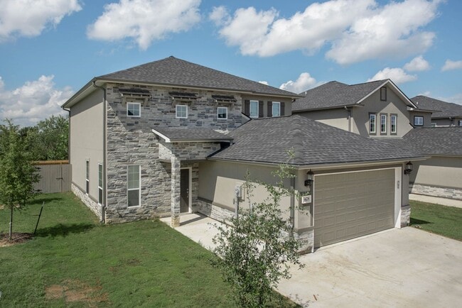 Building Photo - Available August 2026! GORGEOUS 5/5.5 HOUS...