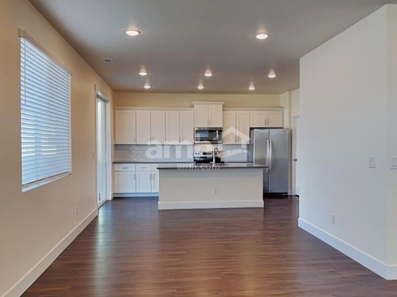 Building Photo - 2980 N Vigo Ave