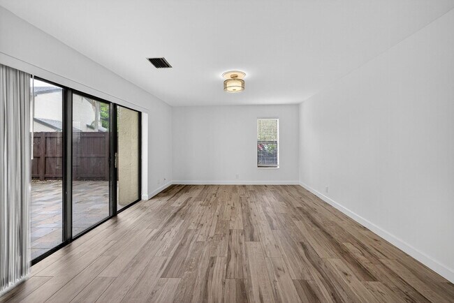 Building Photo - 3579 Cocoplum Cir