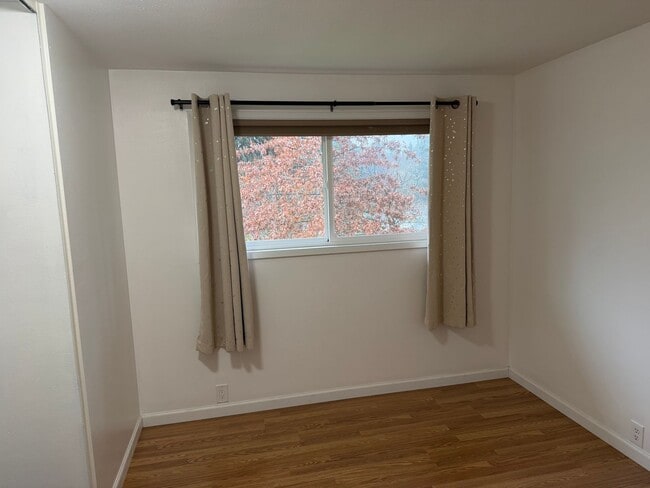 Building Photo - Beautiful 4 bedroom, 3 bathroom home in Eugene! MOVE IN SPECIAL!