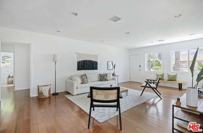 Building Photo - 11465 Cumpston St