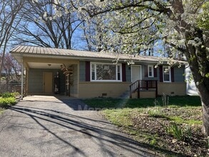 Building Photo - 2911 Davis St SE