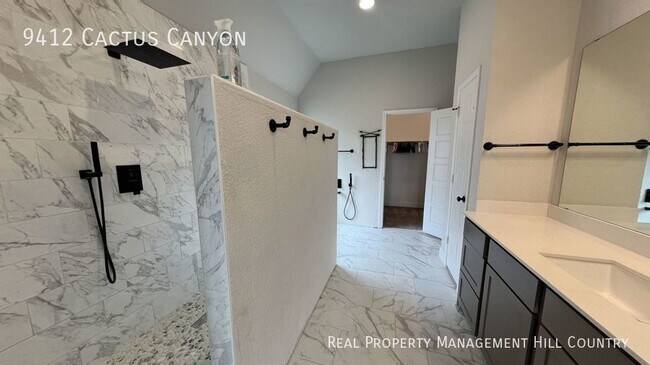 Building Photo - Spacious 4 bedroom with open layout!