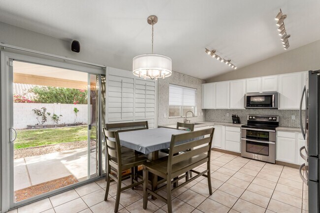 Building Photo - Custominzed home with lots of upgrades and...