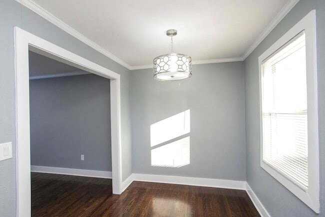 Building Photo - 1111 Westchester Dr