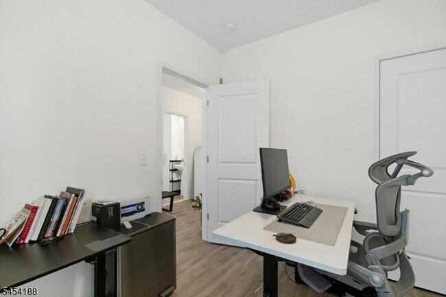 Building Photo - 62 Parkside Ln