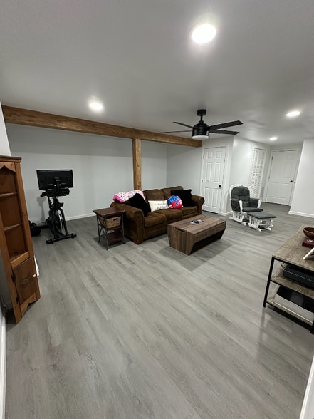 Building Photo - 152 Lepes Rd