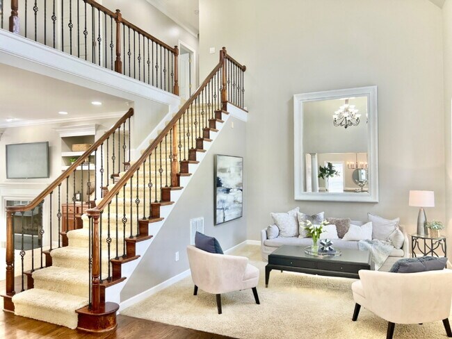 Building Photo - SPACIOUS AND CONVENIENT