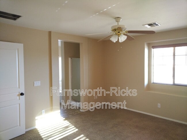Building Photo - 619 S Buena Vista Ave
