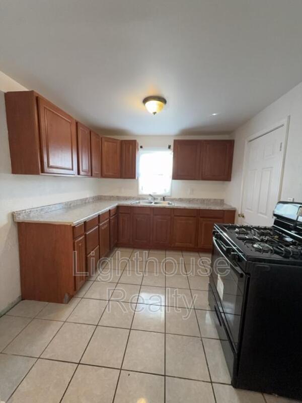 Building Photo - 4334 Hickory Ave