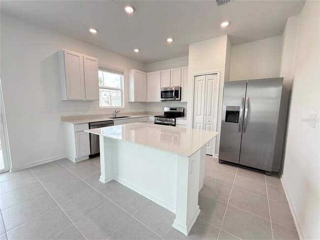 Building Photo - 2747 Skyline Lp