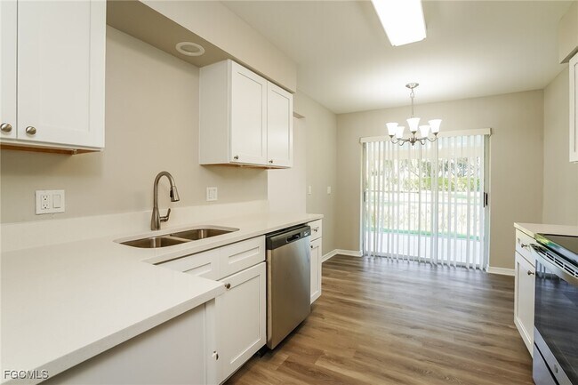 Building Photo - 9131 Buttercup Ct