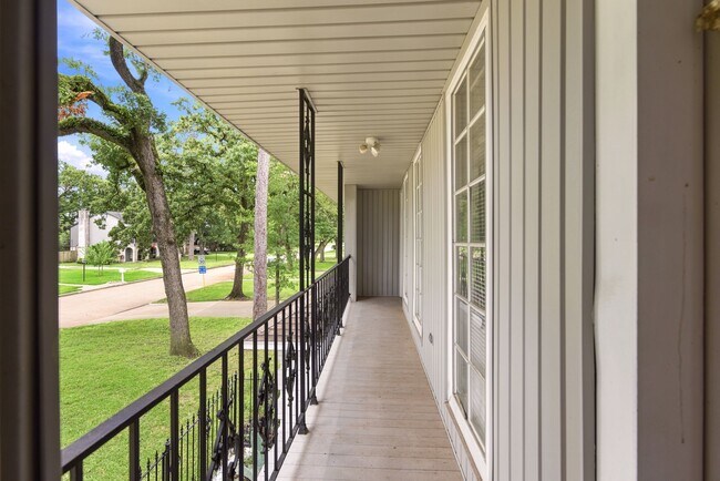 Building Photo - 7902 Lichen Ln