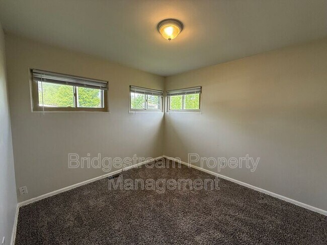 Building Photo - 408 Towanda Cir