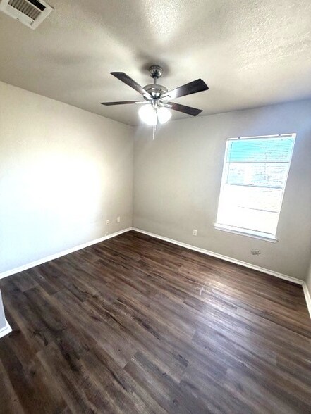 Building Photo - 218 Ave F