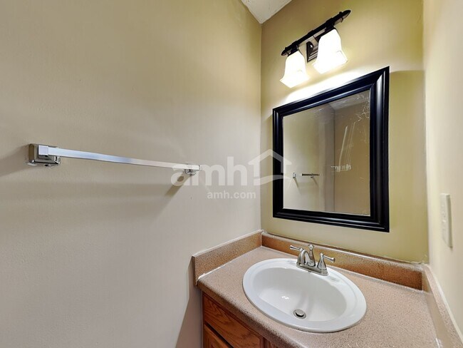 Building Photo - 3817 Majestic Ln SW