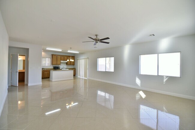 Building Photo - BEAUTIFUL 4BED/3BATH Home w/ 2 Car Garage ...