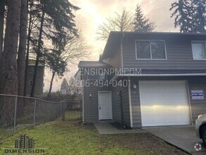Building Photo - Charming 3 bed 2.5 Bath Duplex in Auburn