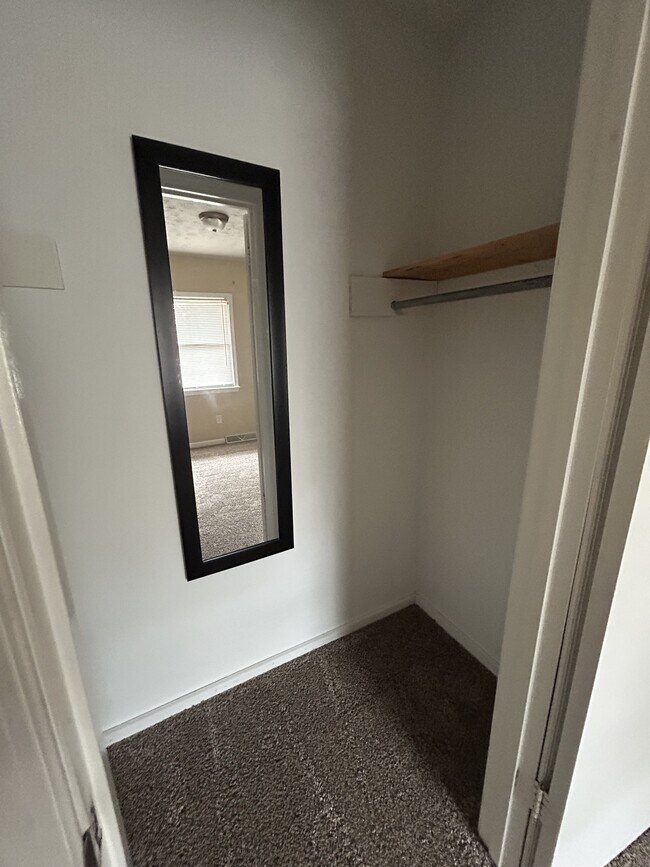 Building Photo - 1122 Rolling Hill Dr