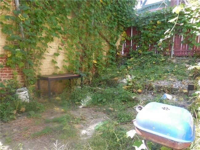 Building Photo - 130 Johnston St