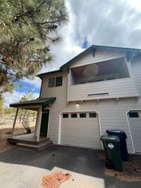 Building Photo - Spacious 1 Bed/1 Bath with Attached Garage - NW Bend