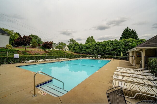 Building Photo - Lovely 3 BR, 2 BA Ranch Home, 2 Car Garage...