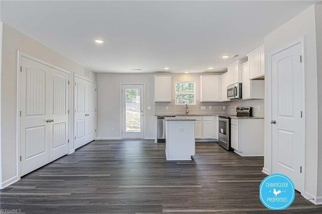 Building Photo - 3155 Misty Ridge Dr