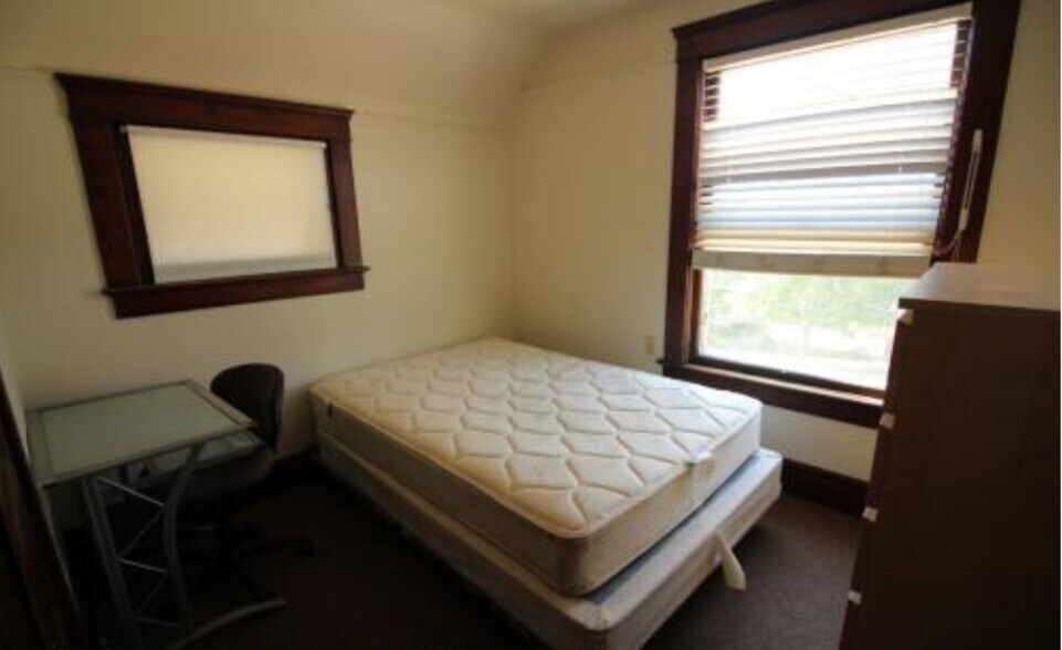 Building Photo - 523 S 4th Ave