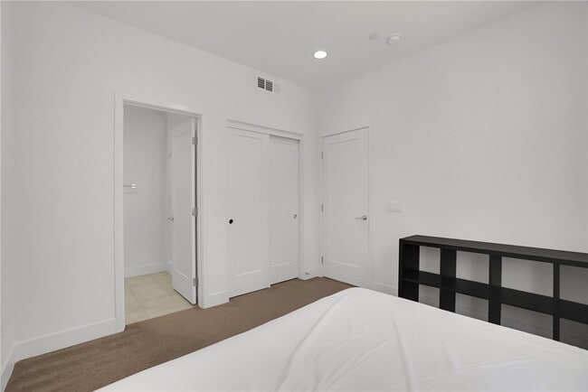 Building Photo - 140 Allusion