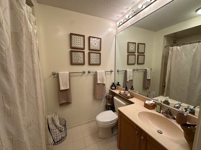 Building Photo - 400 N La Salle Dr
